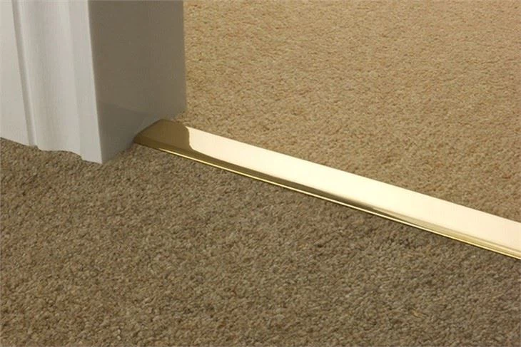 door_bar_brass_doublez_carpet_carpet